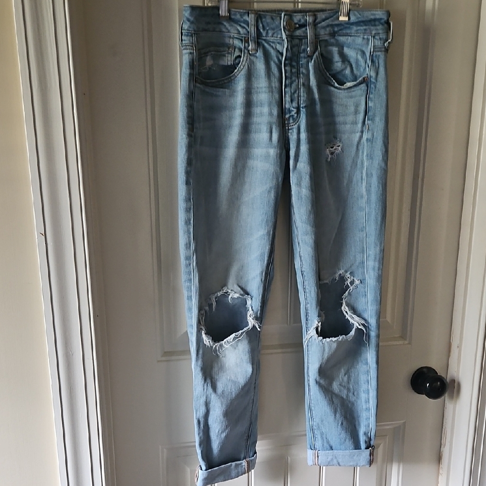 American Eagle Outfitters The Tomgirl Distressed Light BlueDenim Jeans